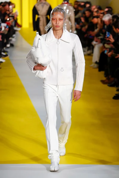 Look 3